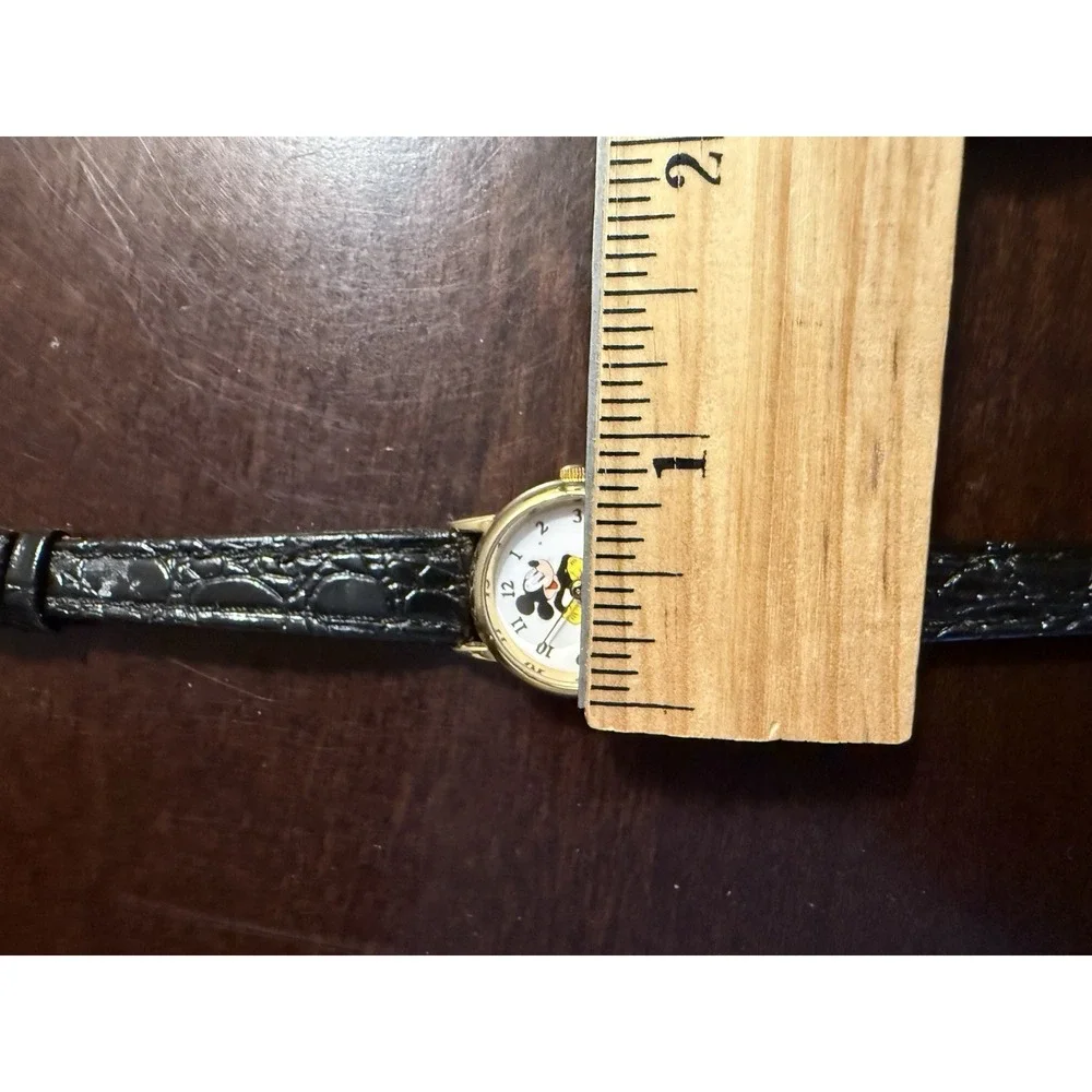Disney Watch Mickey Mouse Pointing To The Time Vintage Black Leather Band